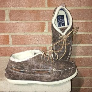 Sperry Top Sider Men’s fur lined boat shoe size 10